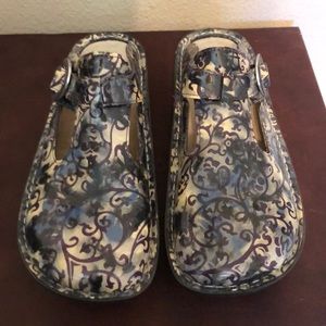 Alegria clogs